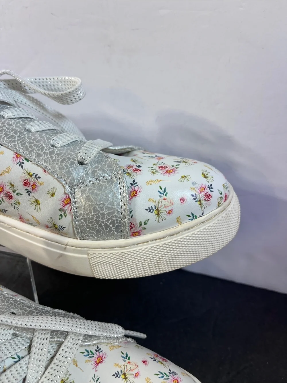 Hey Girl by Corkys 10 White Floral Lace-Up Sneakers with Silver Star Accent
